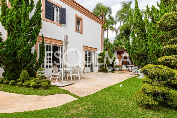 Casa elegante e confortável em rua cobiçada