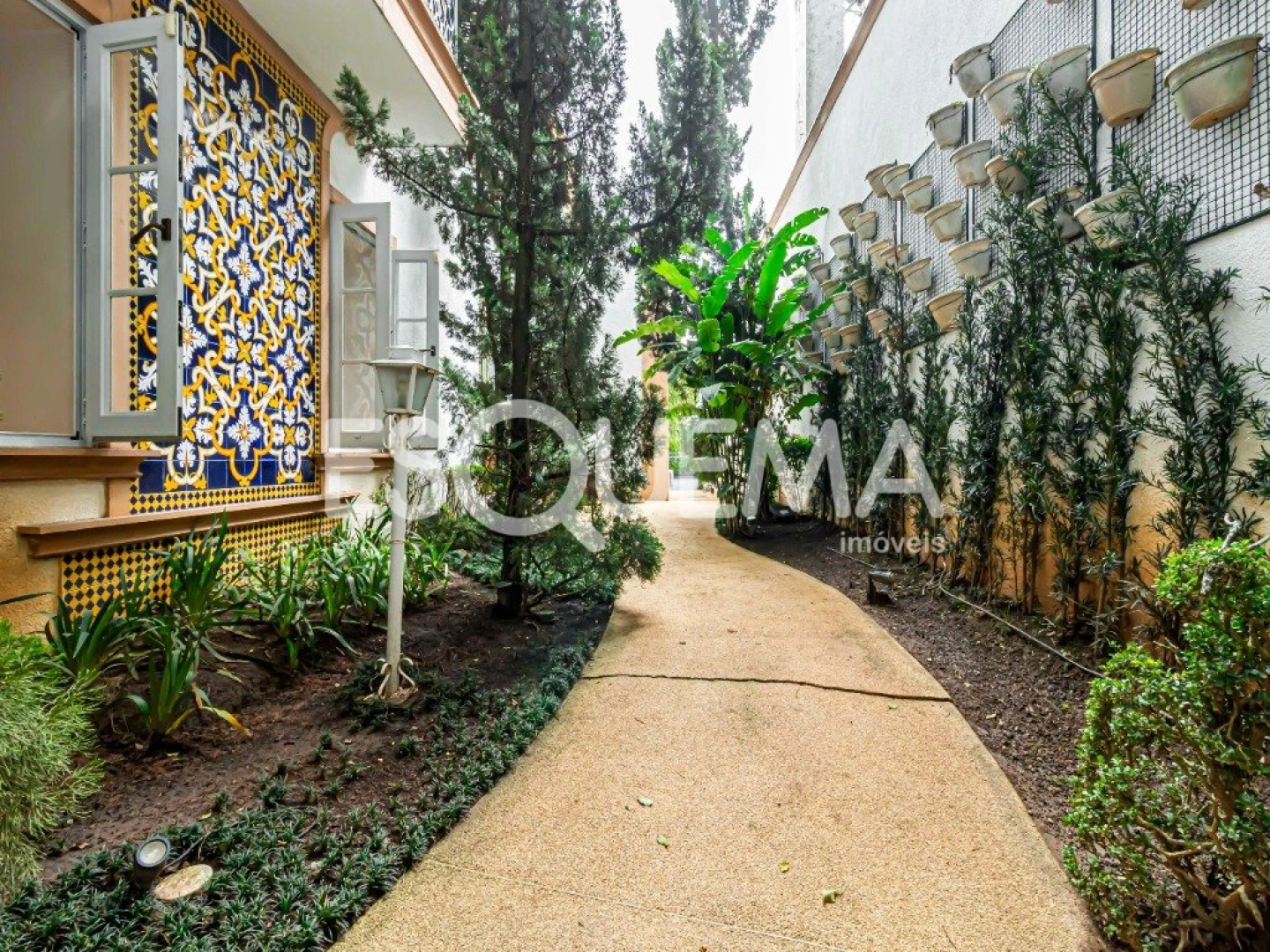 Casa elegante e confortável em rua cobiçada - Imagem 4