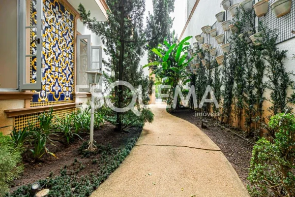 Casa elegante e confortável em rua cobiçada