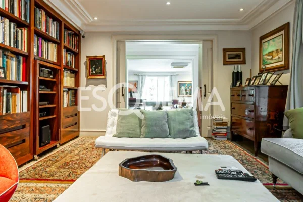 Casa elegante e confortável em rua cobiçada