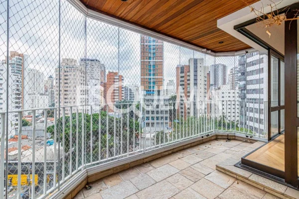 Apartamento bem localizado em Moema Pássaros