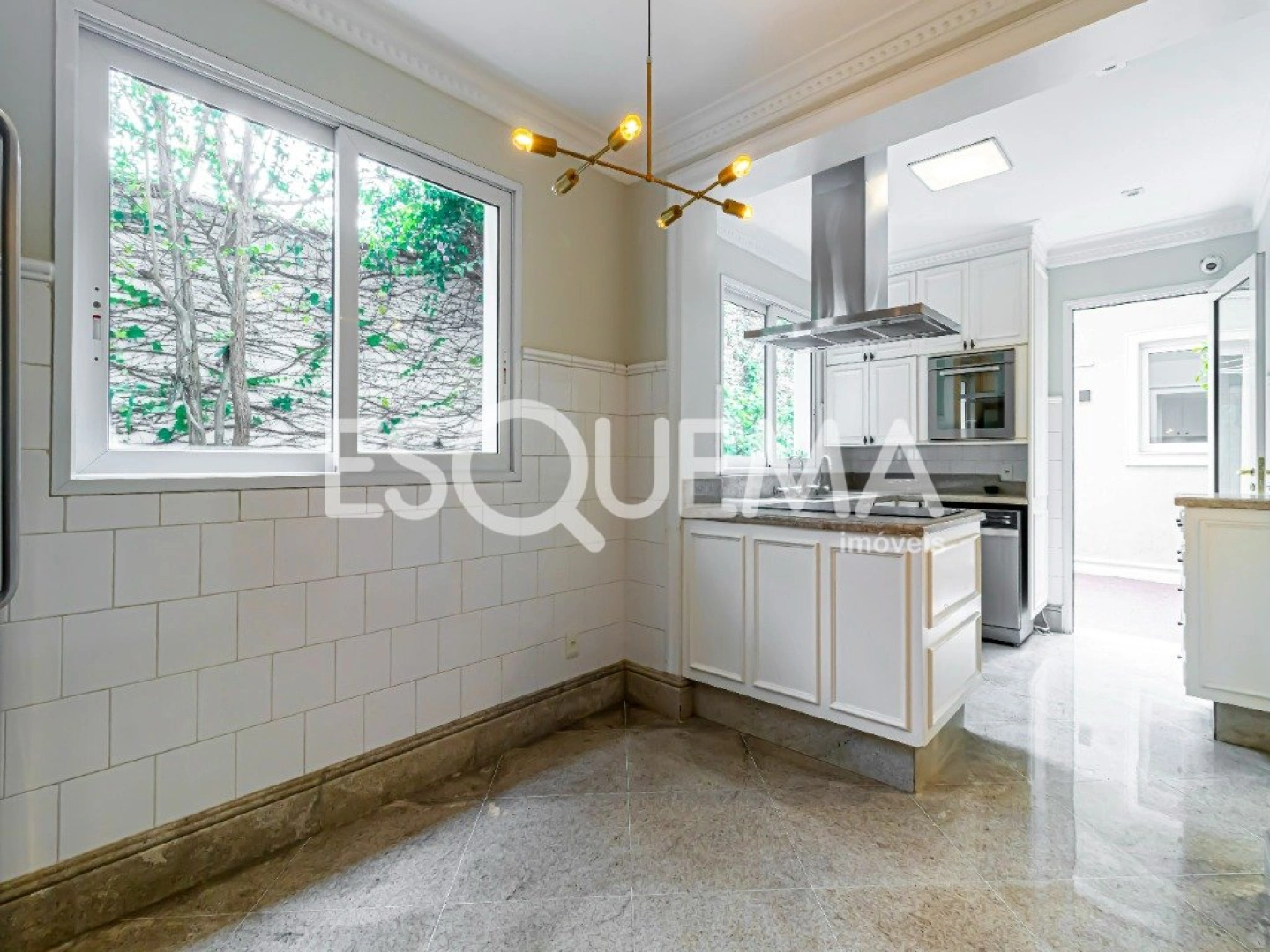 Casa reformada com estilo clássico - Imagem 10