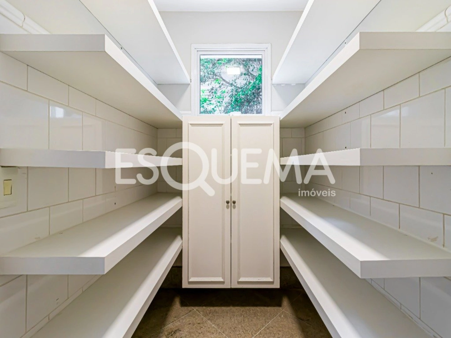 Casa reformada com estilo clássico - Imagem 11