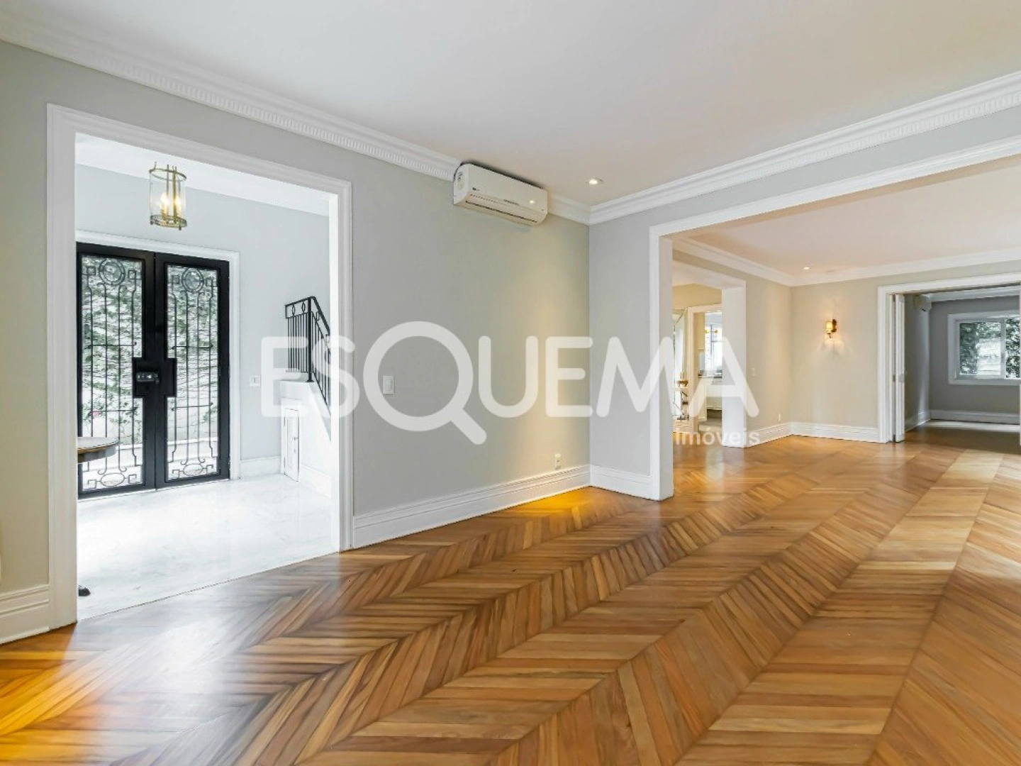 Casa reformada com estilo clássico - Imagem 1