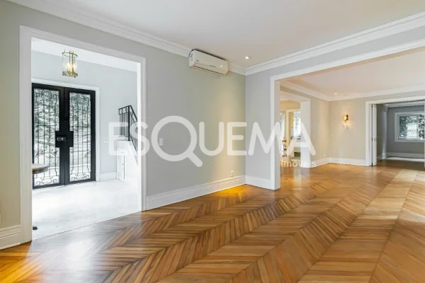 Casa reformada com estilo clássico