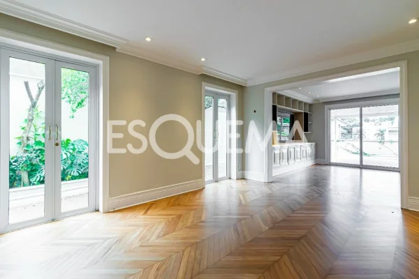 Casa reformada com estilo clássico