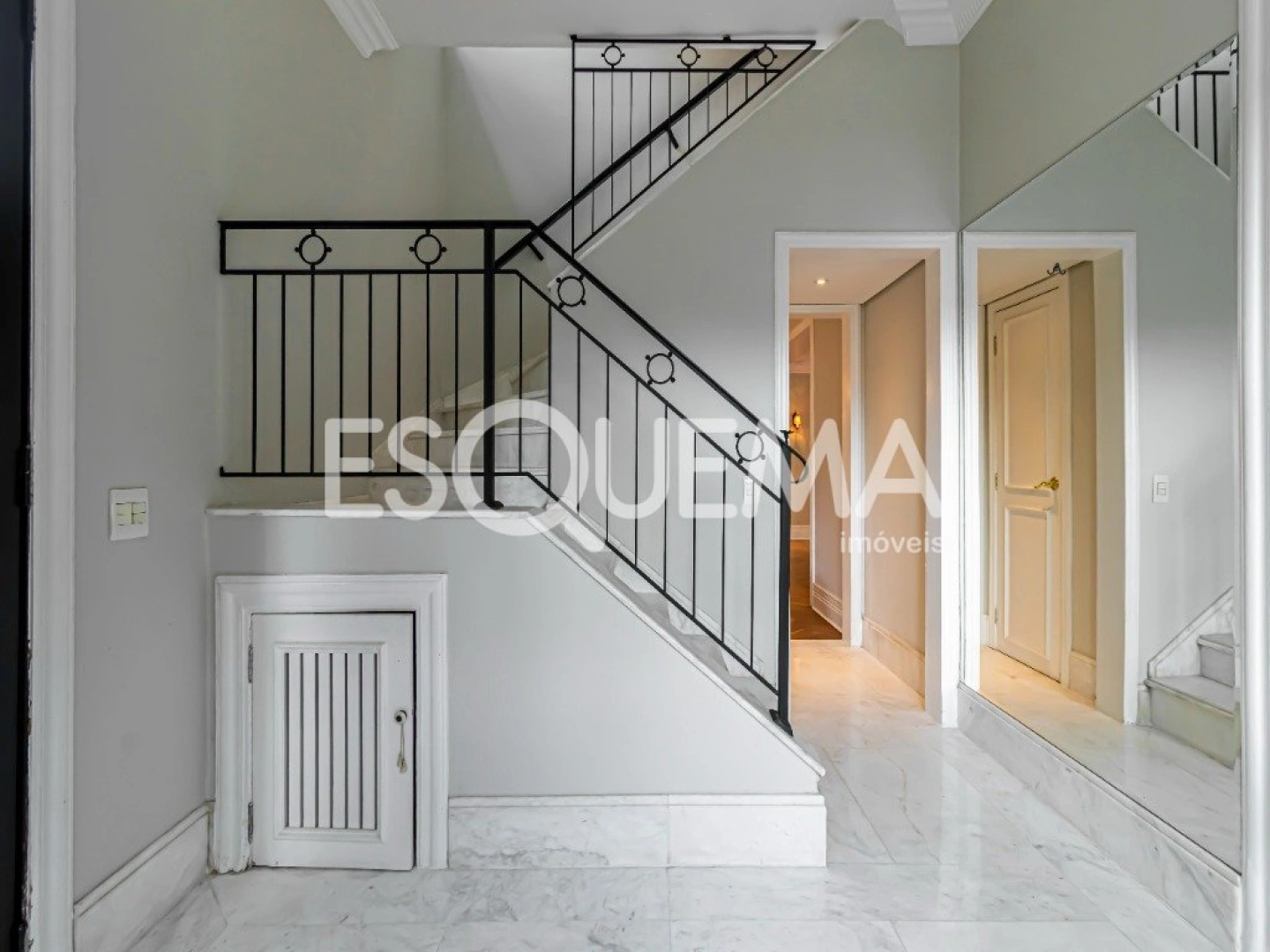 Casa reformada com estilo clássico - Imagem 4