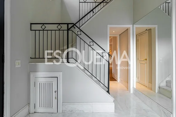 Casa reformada com estilo clássico