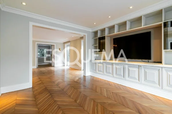 Casa reformada com estilo clássico