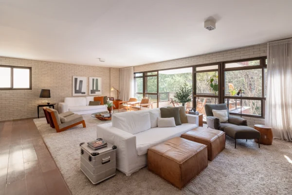 Apartamento reformado e exclusivo em frente ao Clube Pinheiros