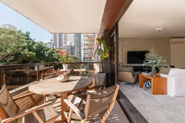 Apartamento reformado e exclusivo em frente ao Clube Pinheiros
