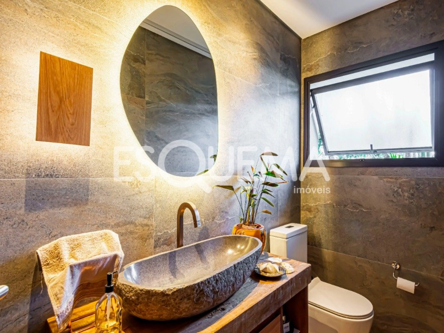 Casa térrea com amplo jardim e piscina - Imagem 10