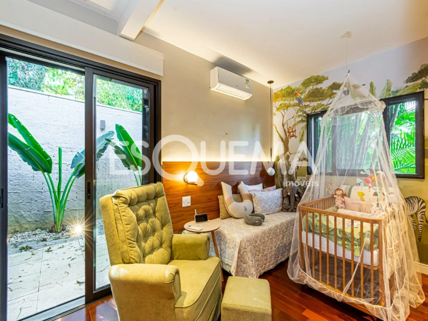 Casa térrea com amplo jardim e piscina - Imagem 13