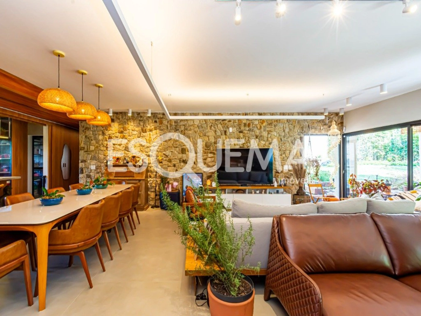 Casa térrea com amplo jardim e piscina - Imagem 6