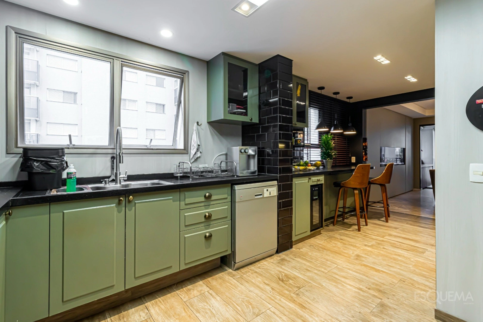 Apartamento reformado em edifício neoclássico contemporâneo em Moema - Imagem 6