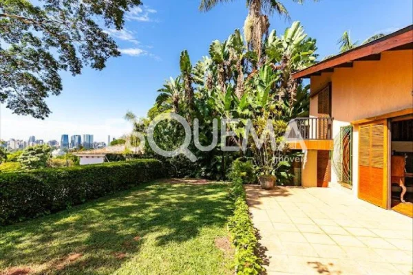 Casa em rua fechada no Jardim Guedala