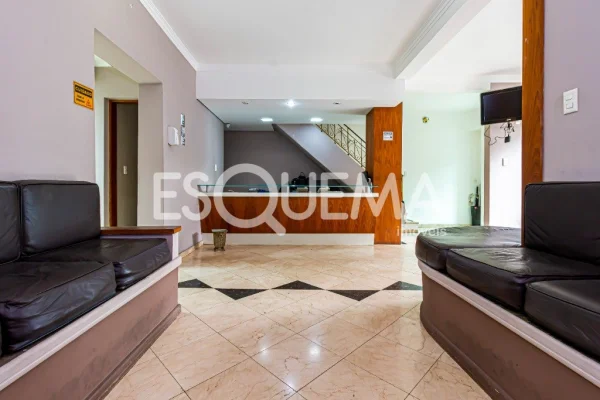 Casa comercial preparada para clínica