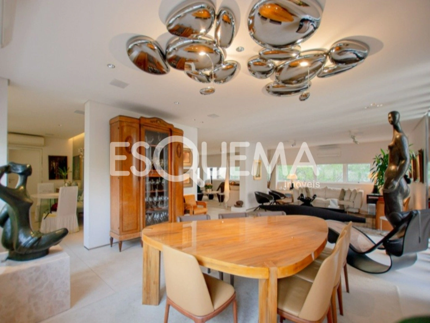Apartamento reformado em excelente localização - Imagem 1