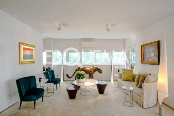 Apartamento reformado em excelente localização