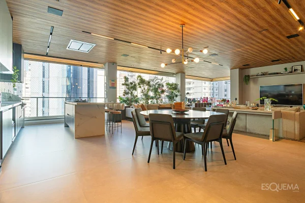 Apartamento próximo à Avenida Paulista com 4 suítes, 4 vagas em prédio novo