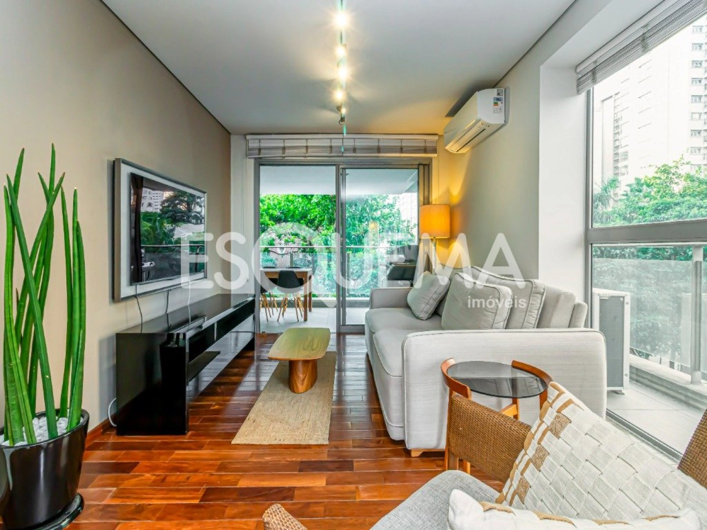 Apartamento reformado em localização cobiçada - Imagem 2