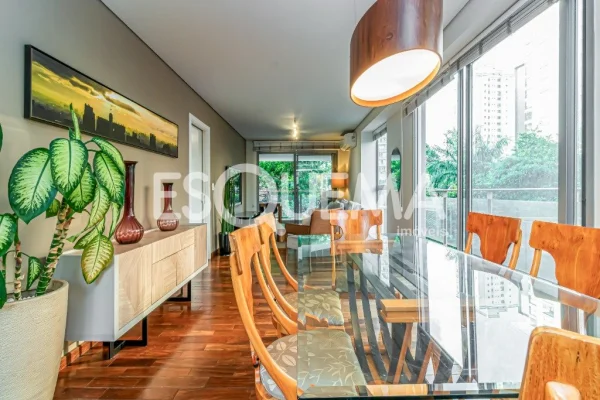 Apartamento reformado em localização cobiçada