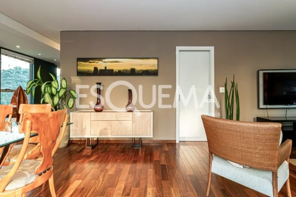 Apartamento reformado em localização cobiçada