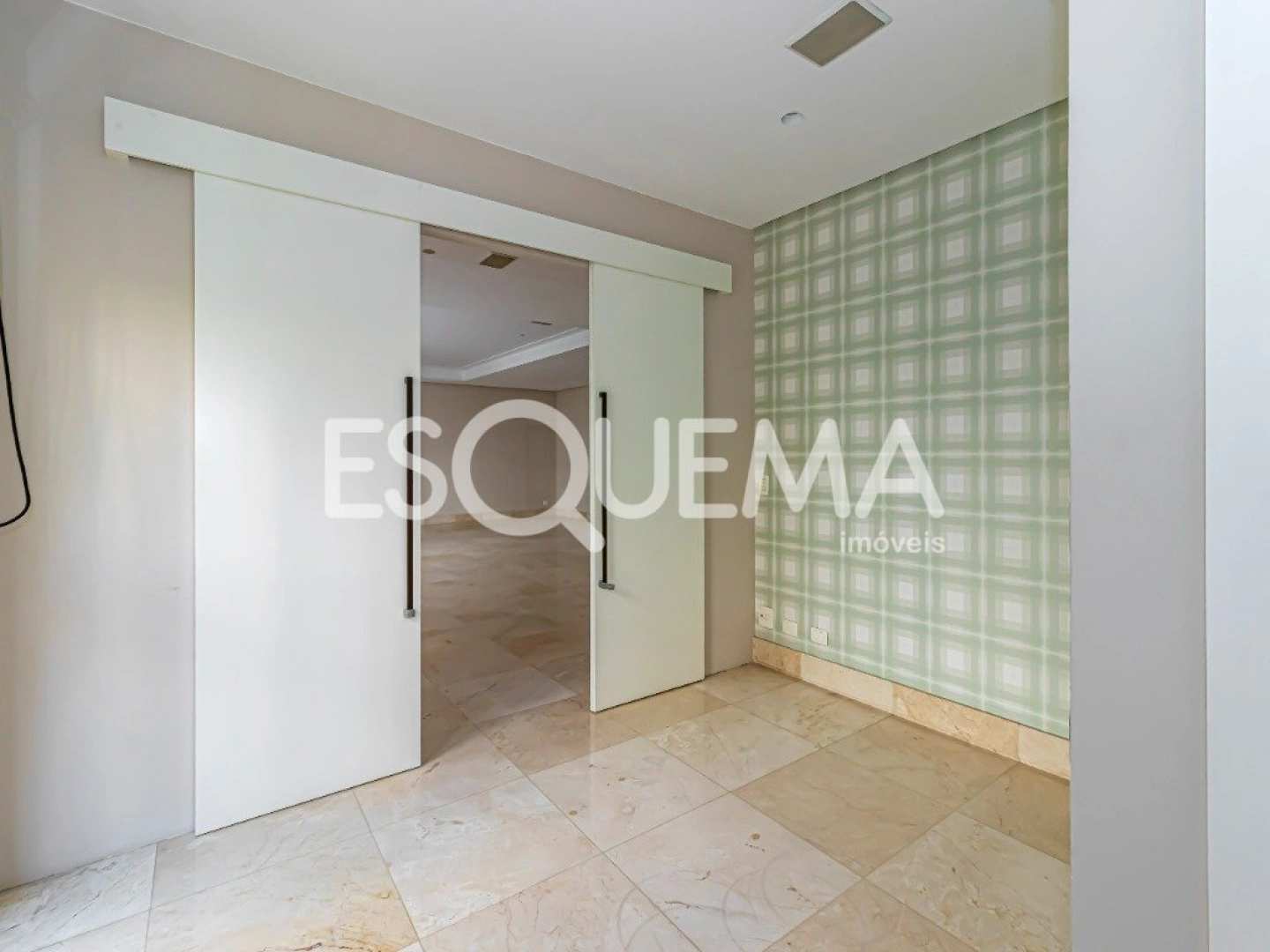 Apartamento com varanda e vista para a copa das árvores - Imagem 12