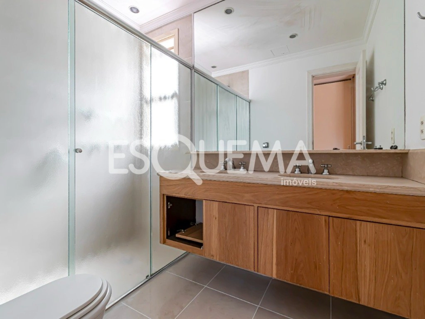 Apartamento com varanda e vista para a copa das árvores - Imagem 14