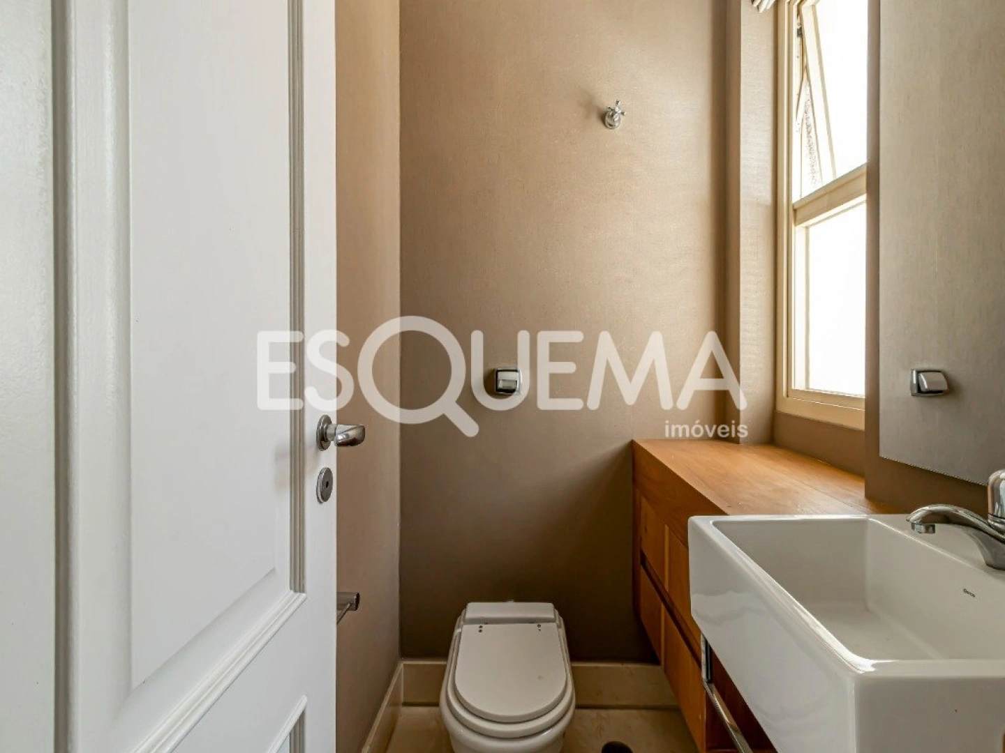 Apartamento com varanda e vista para a copa das árvores - Imagem 15