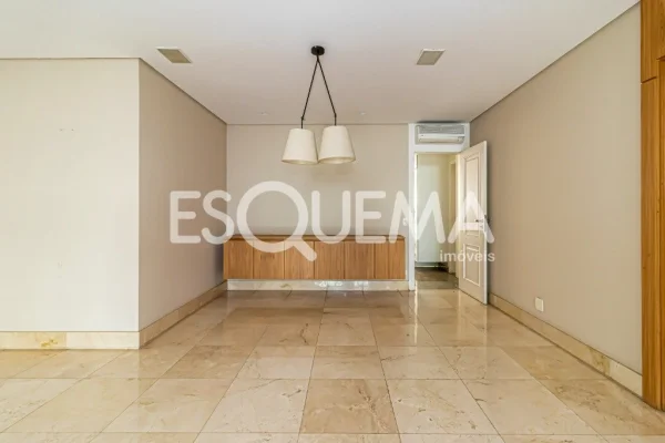 Apartamento com varanda e vista para a copa das árvores