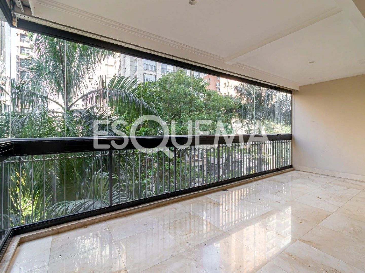 Apartamento com varanda e vista para a copa das árvores - Imagem 5