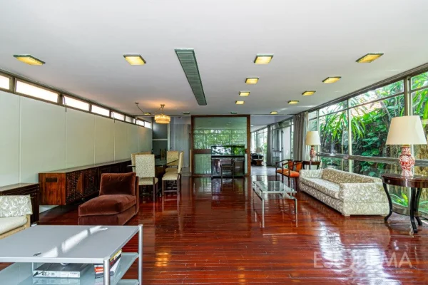 Casa no Jardim Paulista com excelente potencial