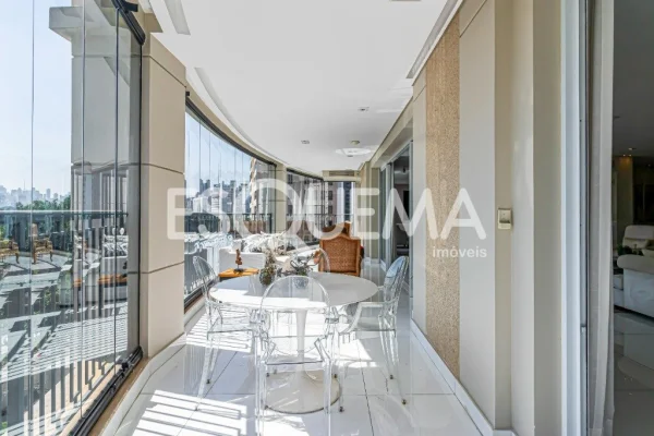 Apartamento com vista para o verde do Jardim Europa