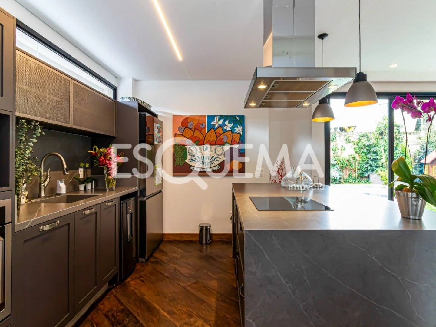 Casa reformada com amplo espaço externo - Imagem 11
