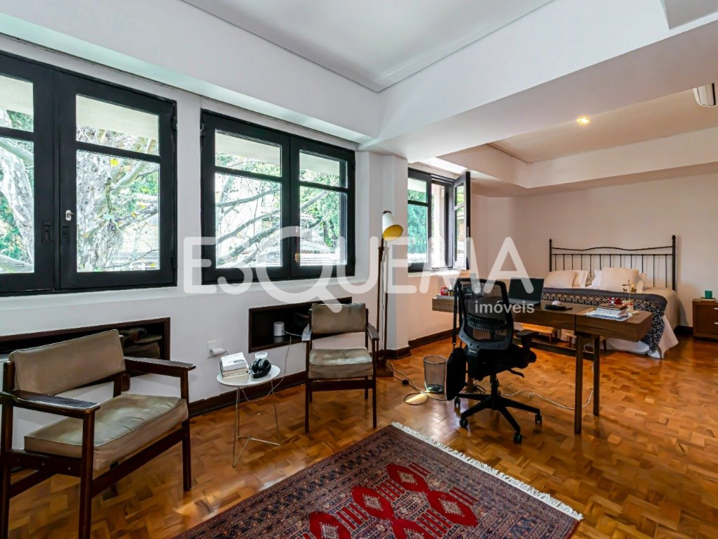 Casa reformada com amplo espaço externo - Imagem 13