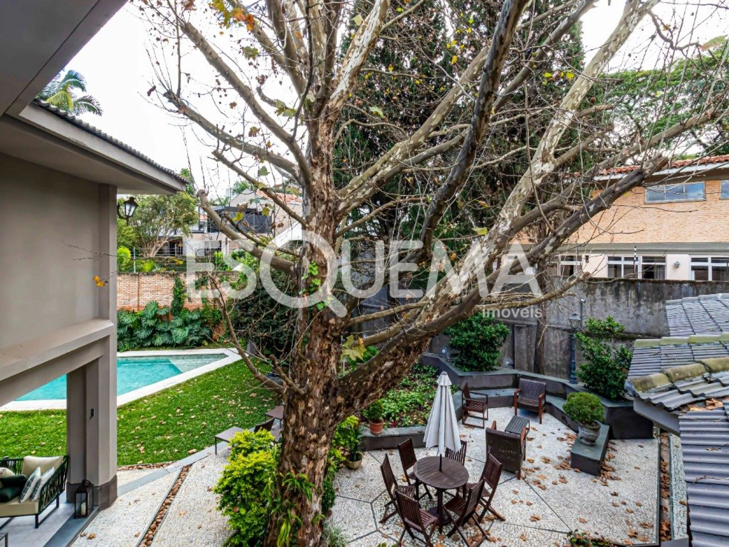 Casa reformada com amplo espaço externo - Imagem 15