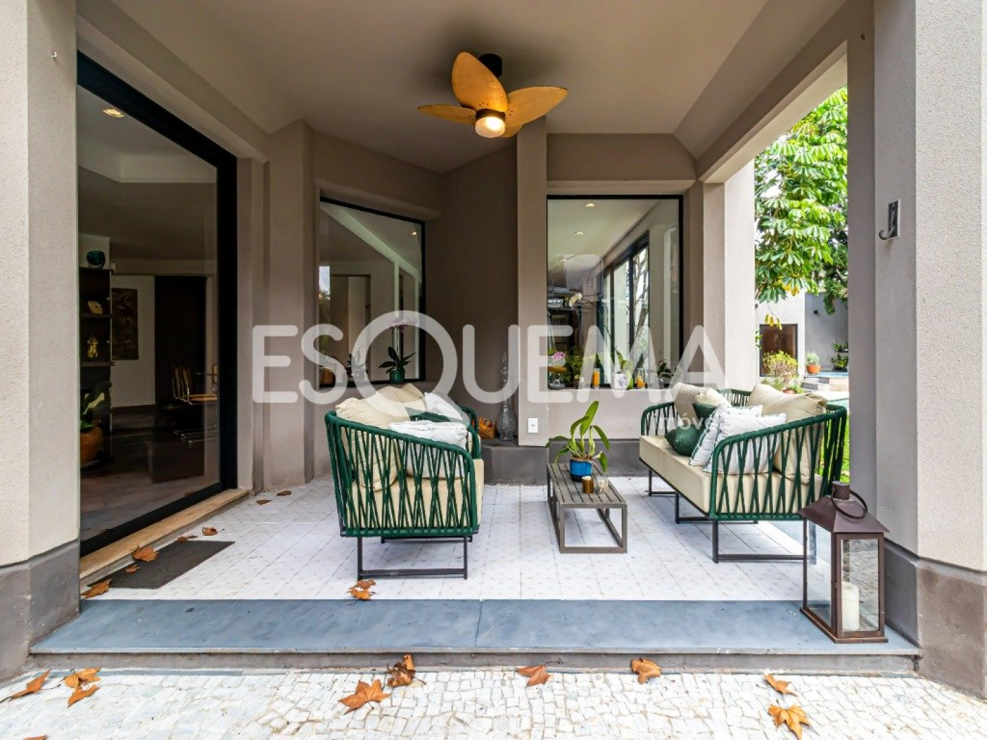 Casa reformada com amplo espaço externo - Imagem 3