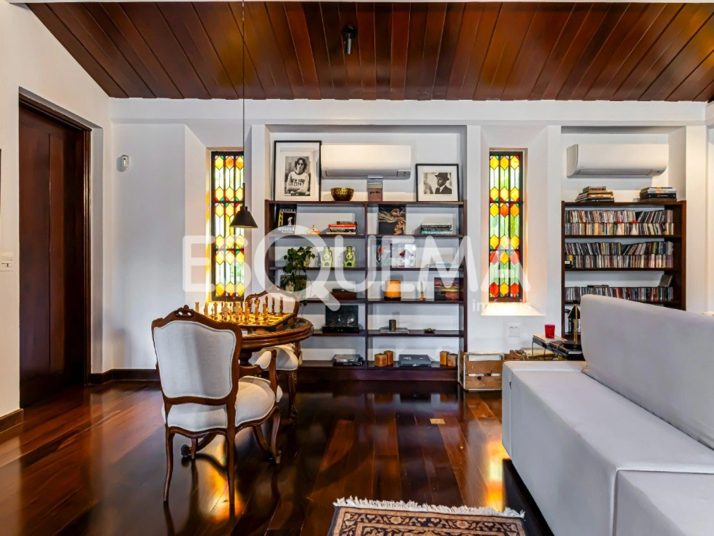Casa reformada com amplo espaço externo - Imagem 7
