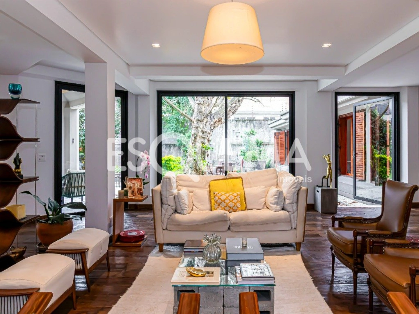 Casa reformada com amplo espaço externo - Imagem 8