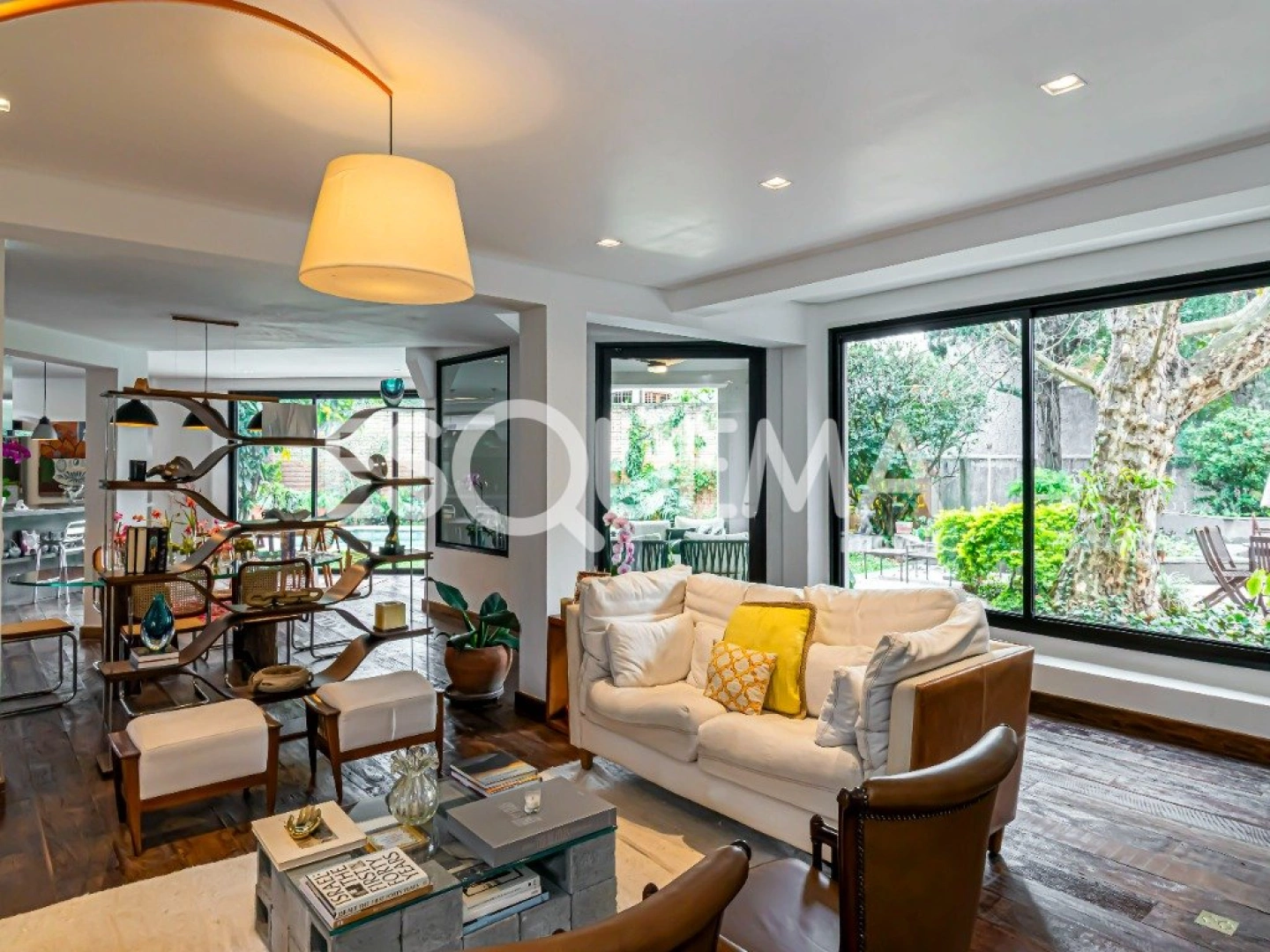 Casa reformada com amplo espaço externo - Imagem 9