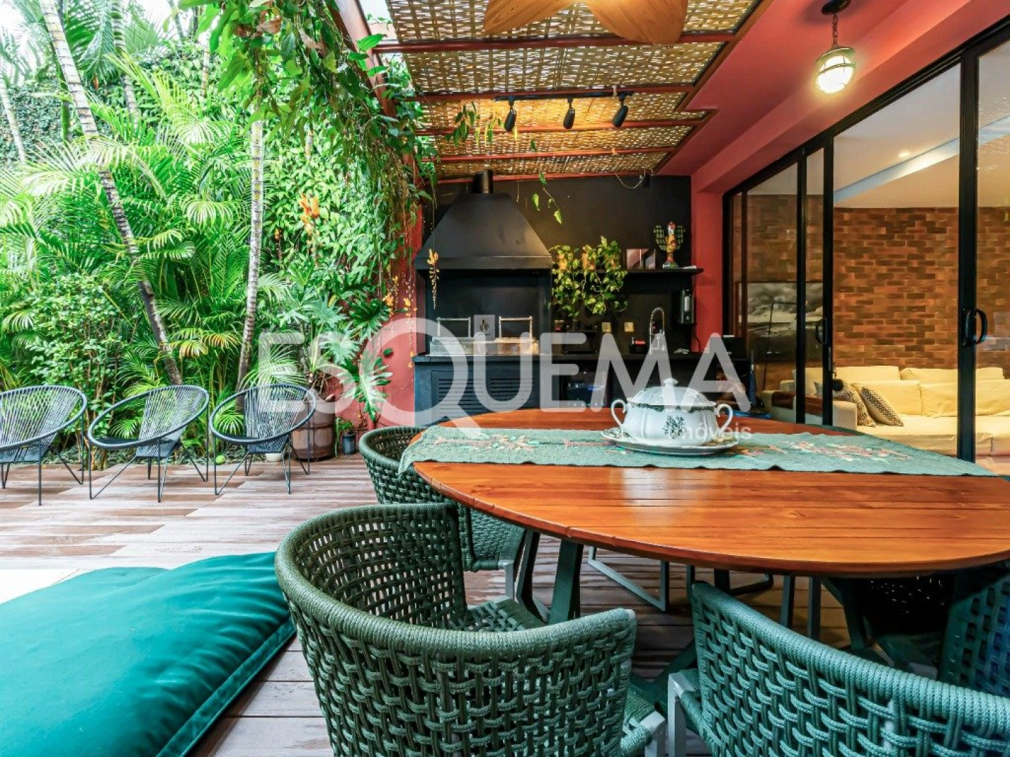 Casa reformada em rua calma e arborizada - Imagem 10