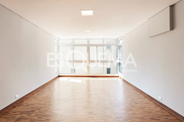 Apartamento espaçoso e ensolarado em localização privilegiada