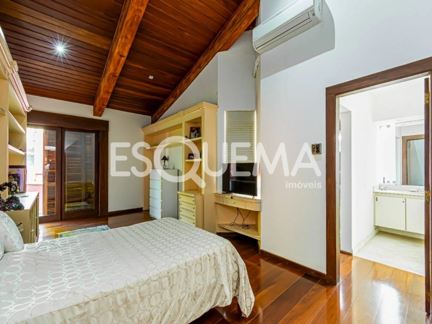 Casa com arquitetura imponente no Jardim Guedala - Imagem 11