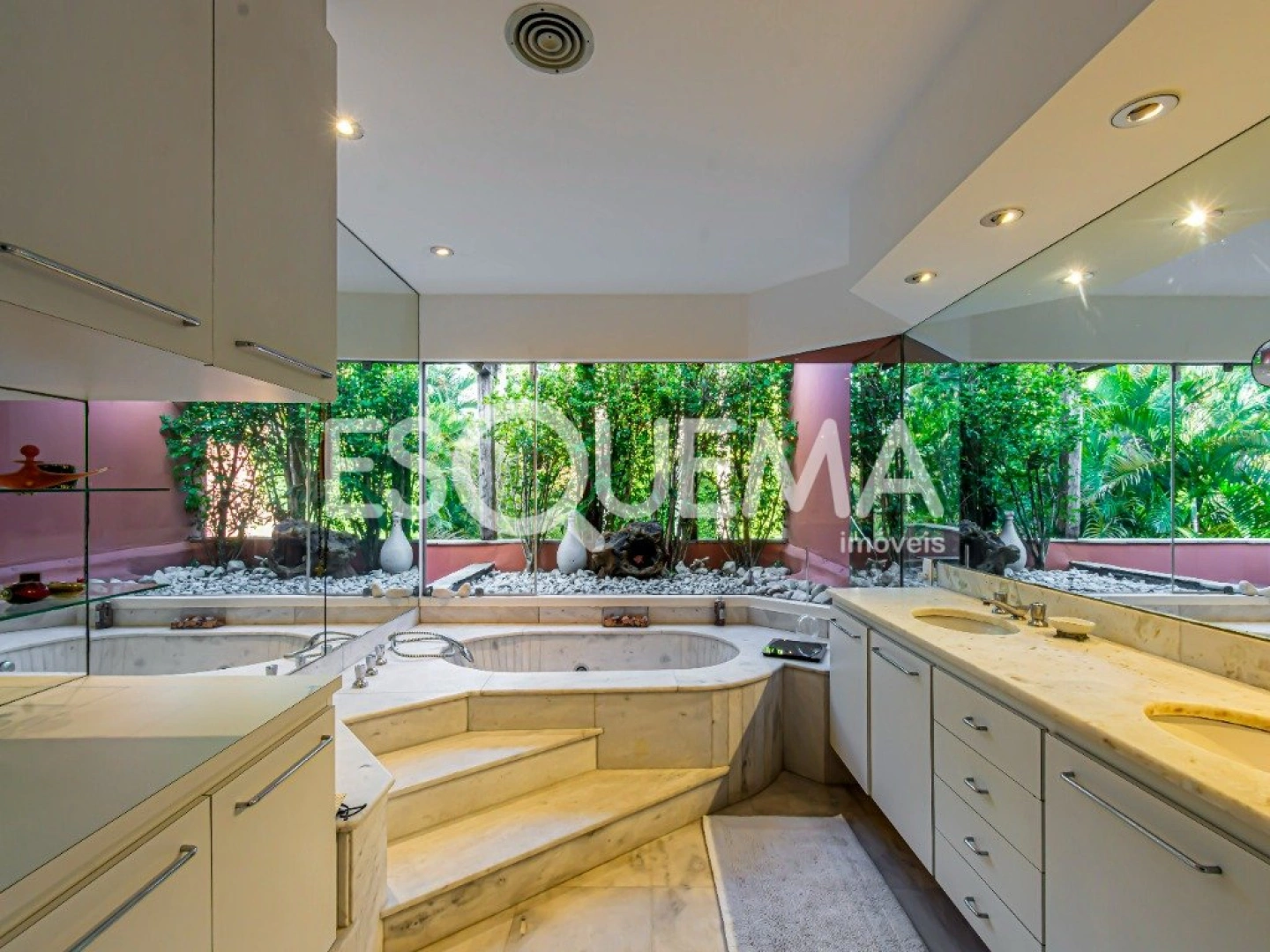 Casa com arquitetura imponente no Jardim Guedala - Imagem 12