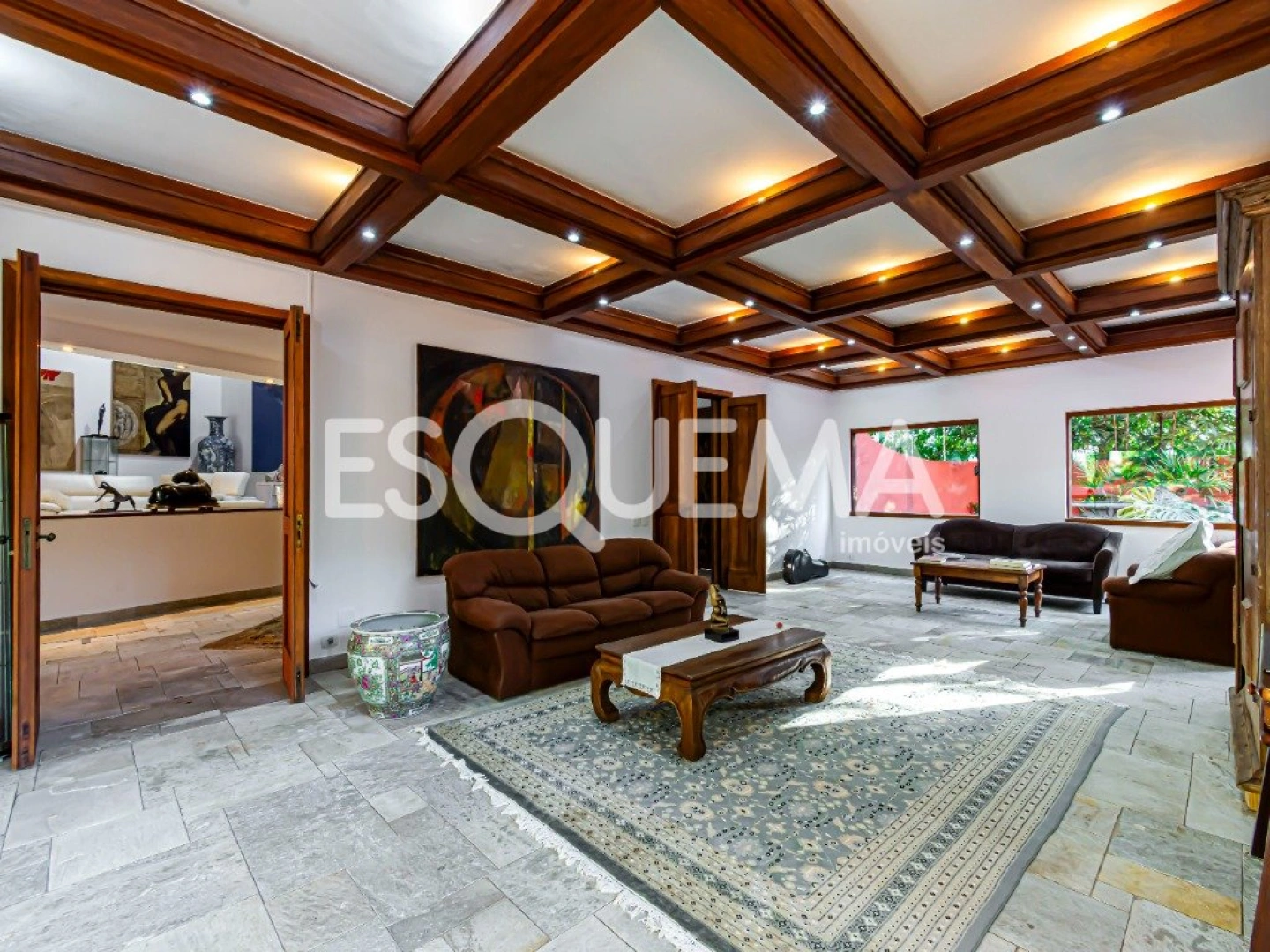 Casa com arquitetura imponente no Jardim Guedala - Imagem 3