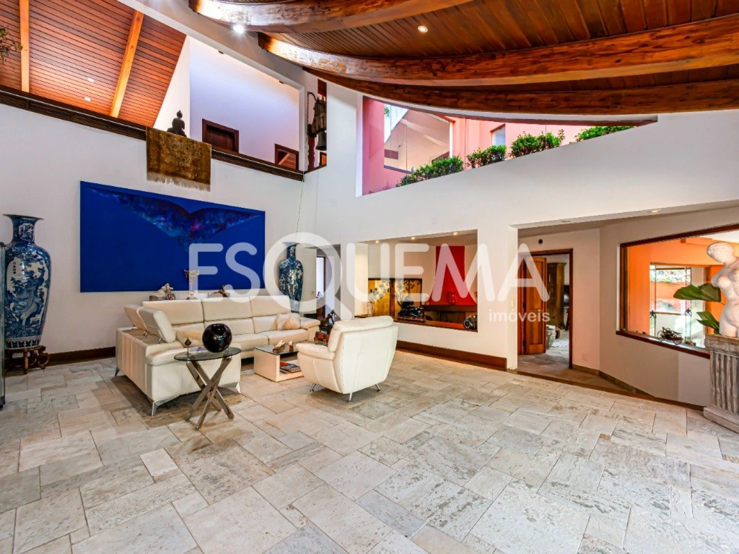 Casa com arquitetura imponente no Jardim Guedala - Imagem 4