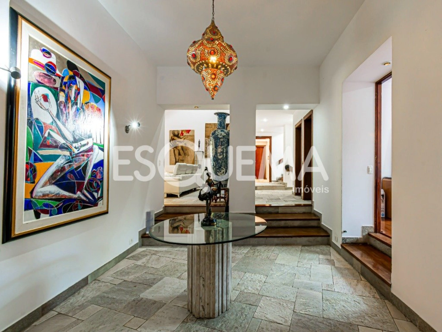 Casa com arquitetura imponente no Jardim Guedala - Imagem 5