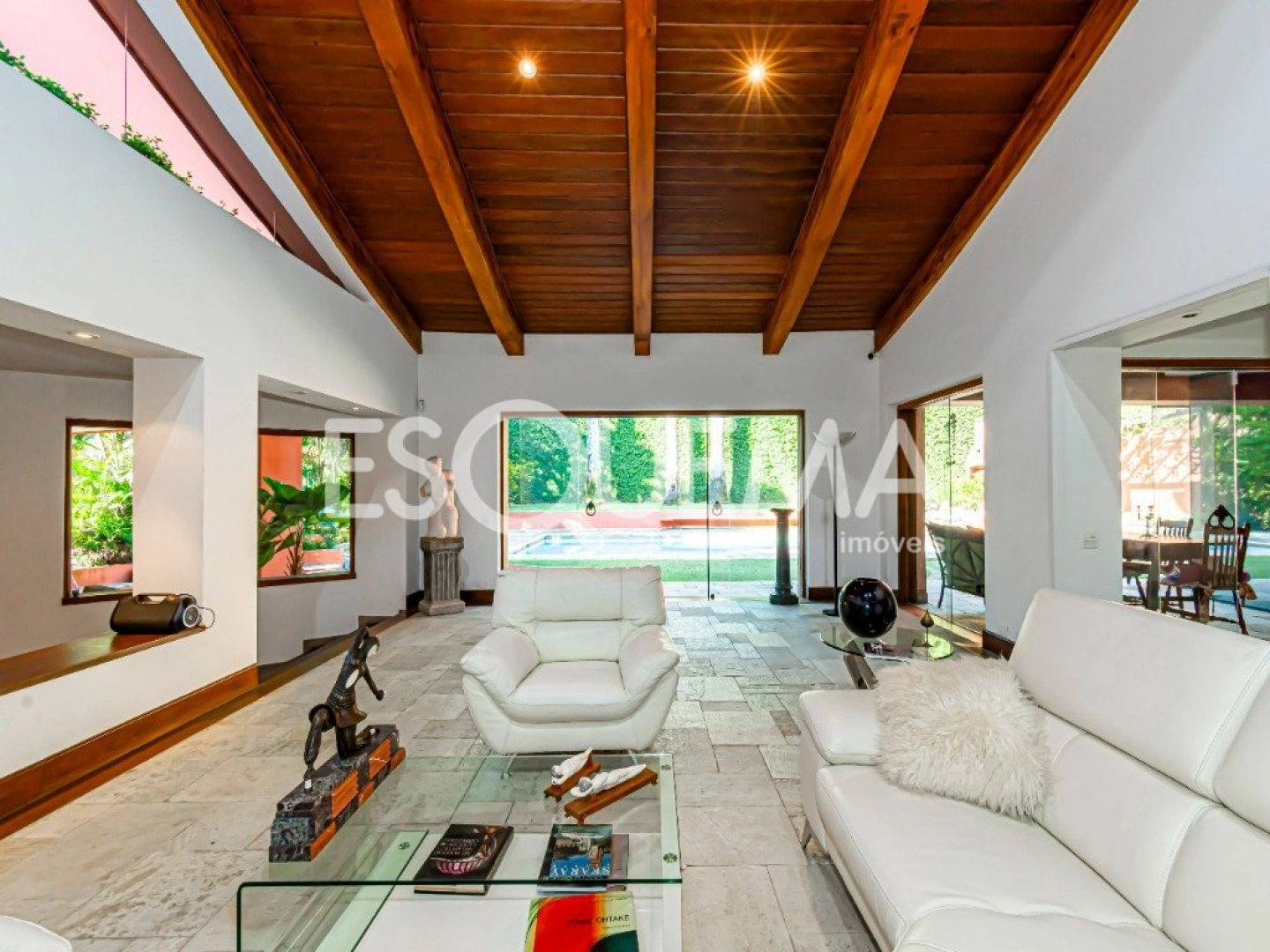 Casa com arquitetura imponente no Jardim Guedala - Imagem 7