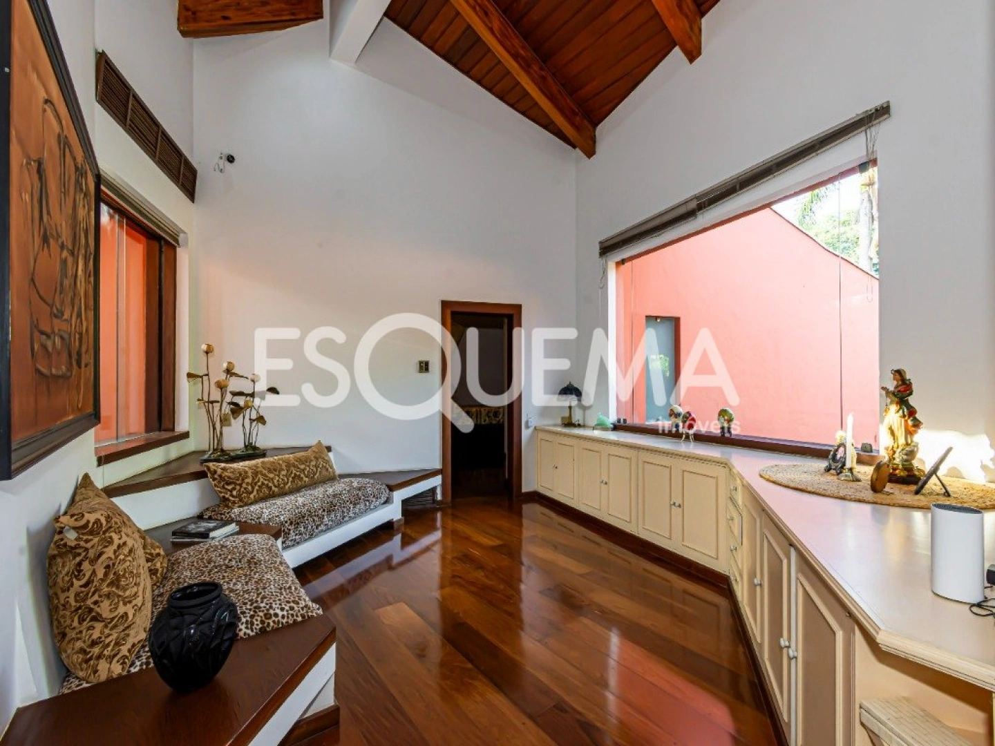 Casa com arquitetura imponente no Jardim Guedala - Imagem 9